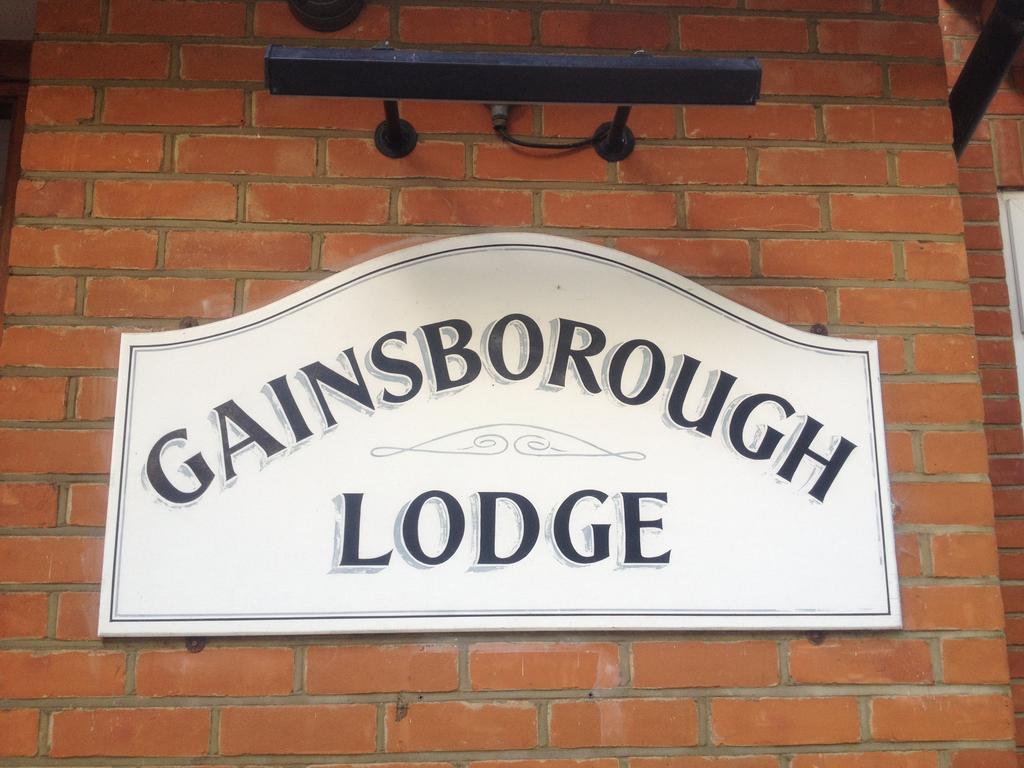 Gainsborough Lodge Horley Bagian luar foto
